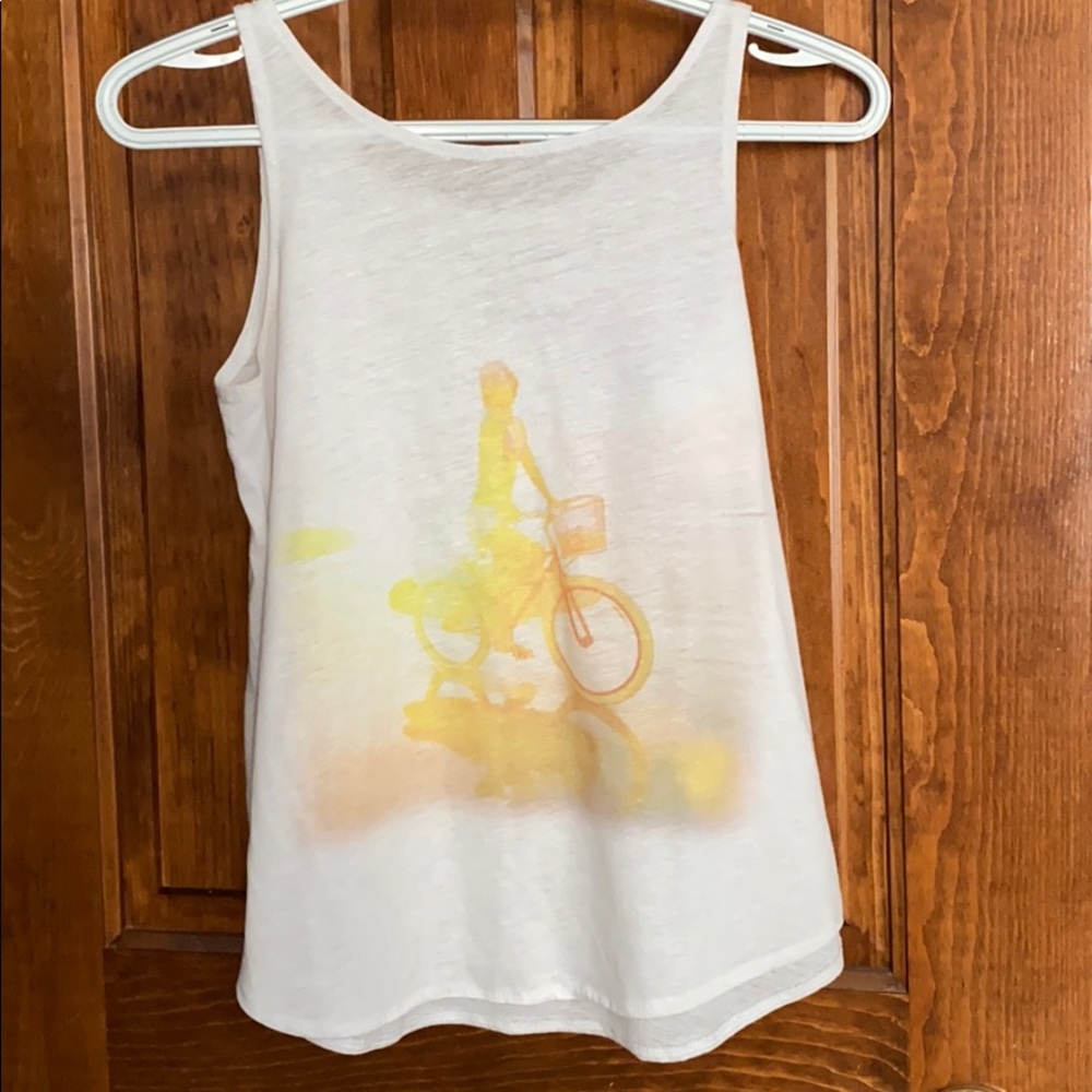 beautiful flowey white tee